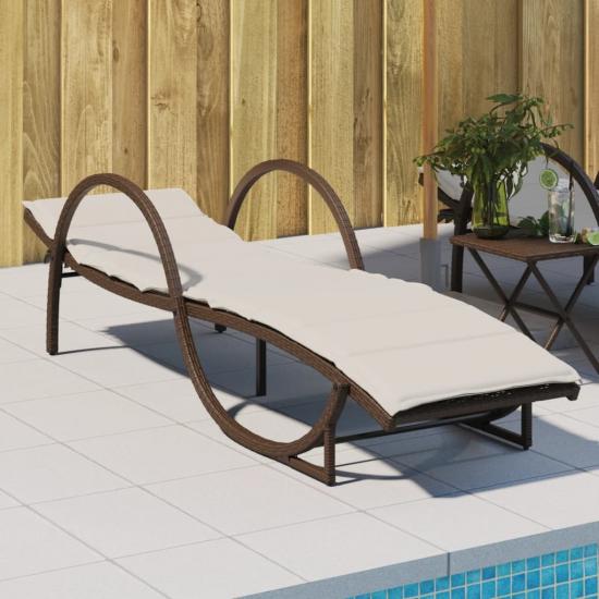 Barna polyrattan napozóágy párnával 60 x 199 x 42 cm