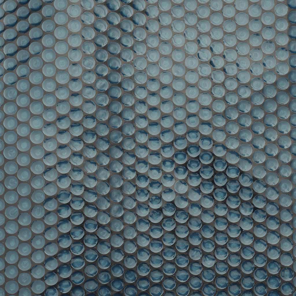 Fekete és kék napelemes lebegő PE medencefólia 800 x 500 cm