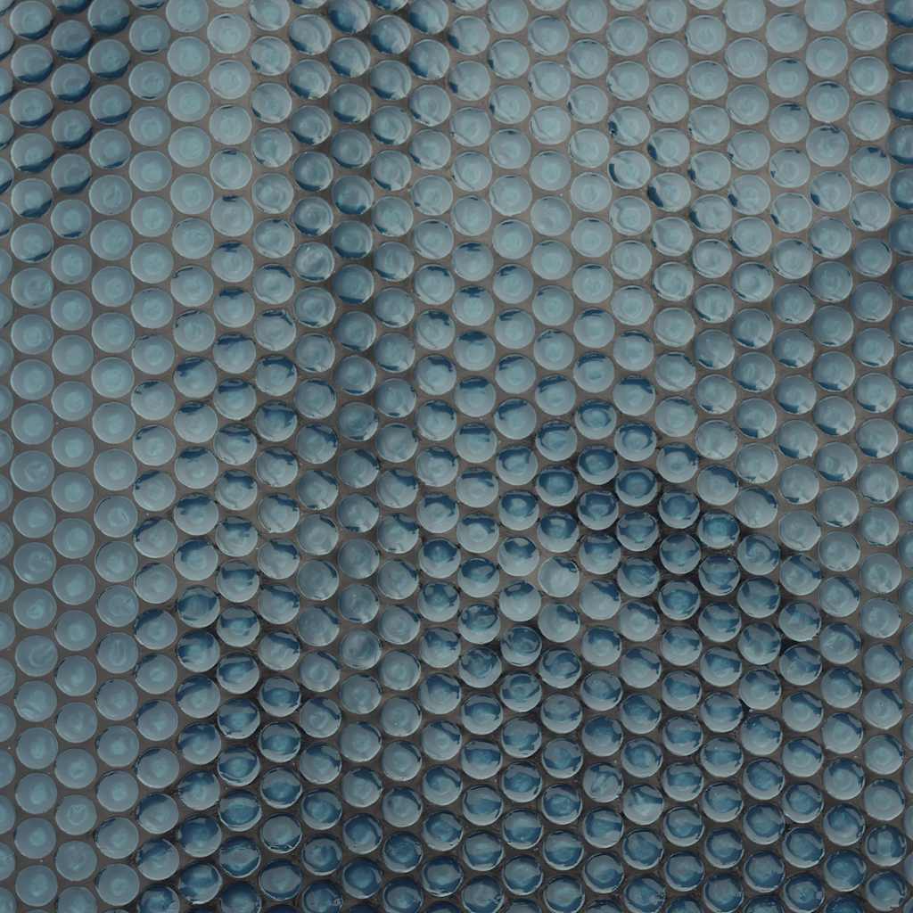 Fekete és kék napelemes lebegő PE medencefólia 1000 x 500 cm