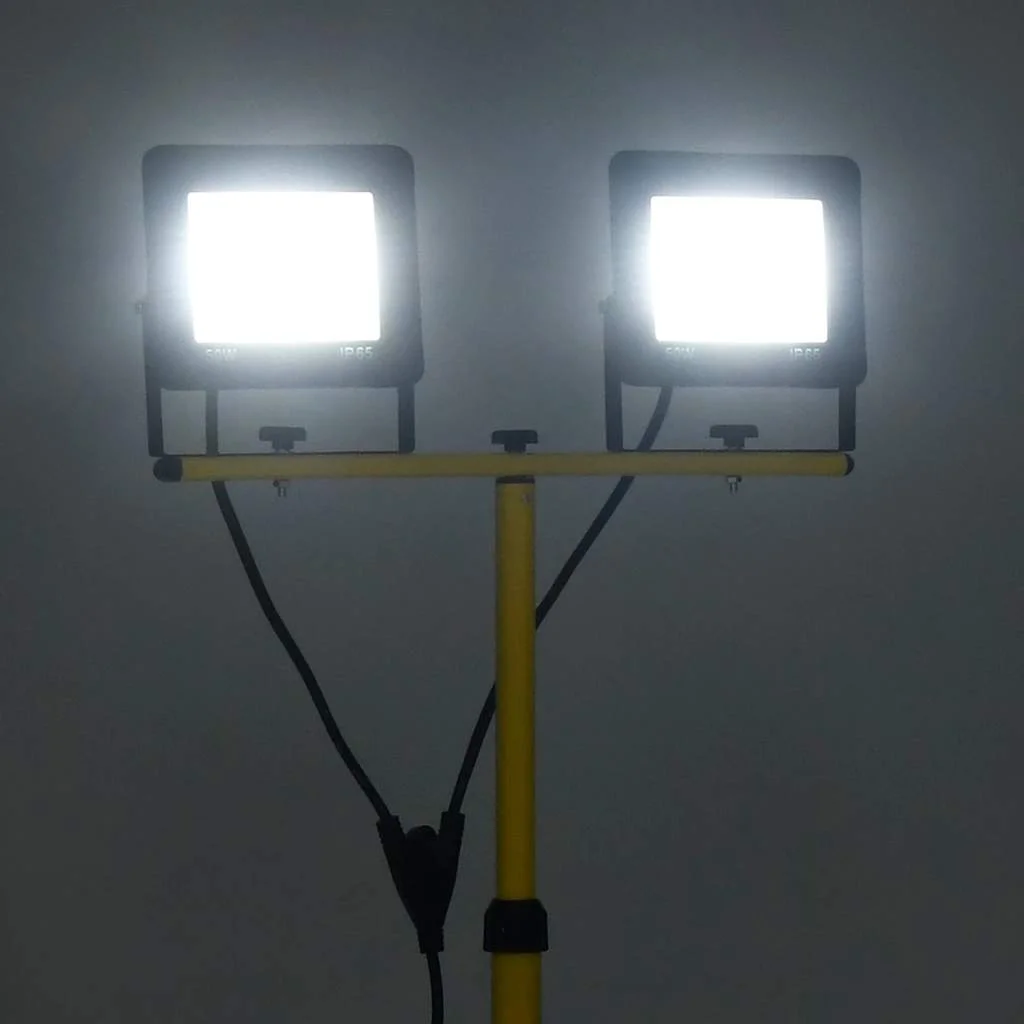 Hideg fehér fényű háromlábú LED-es reflektor 2 x 50 W